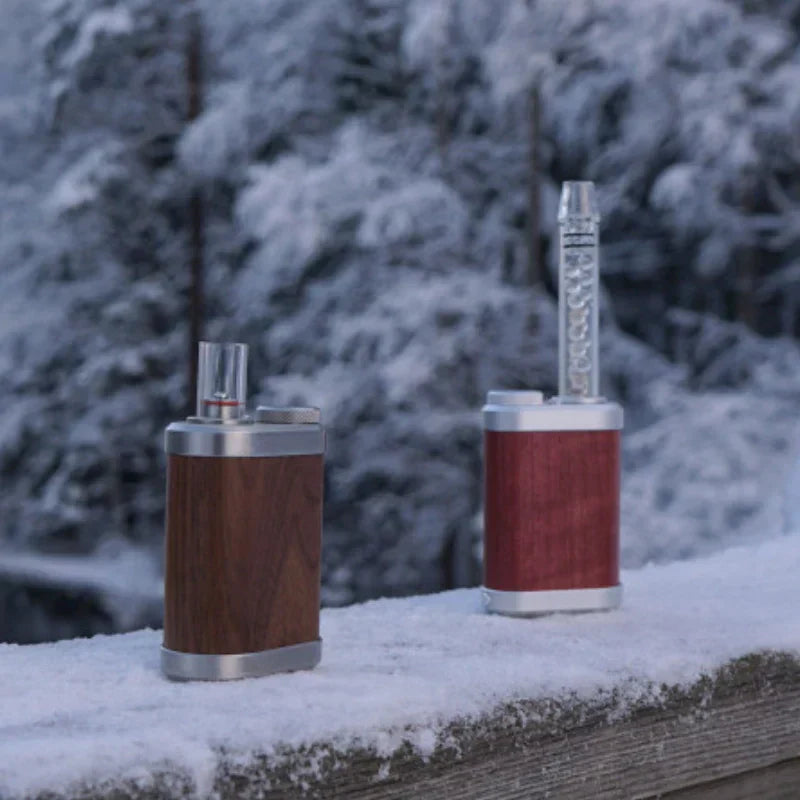 TinyMight 2 – Die Evolution des beliebten Vaporizers: zwei tragbare Vaporizer im Schnee