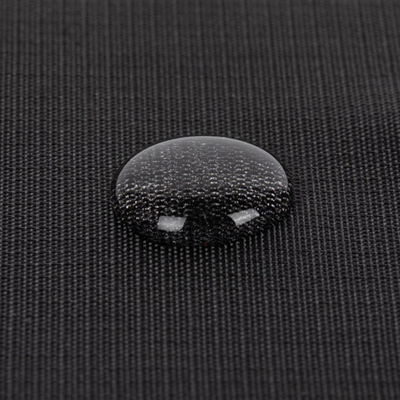 PAX - Geruchssichere Tasche (Pocket) mit wasserabweisendem Material und einem Wassertropfen auf der Oberfläche.