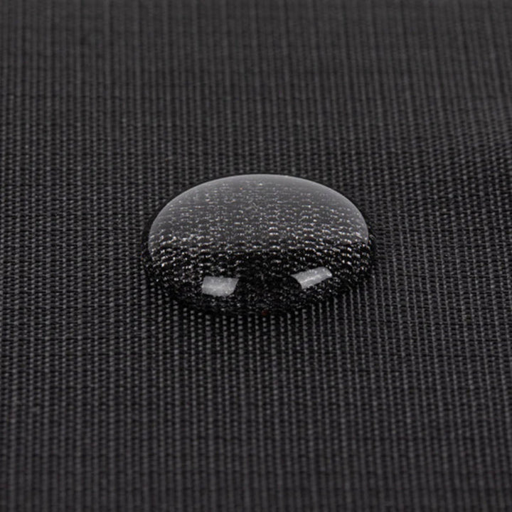 PAX - Geruchssichere Tasche (Pocket) mit wasserabweisendem Material und einem Wassertropfen auf der Oberfläche.