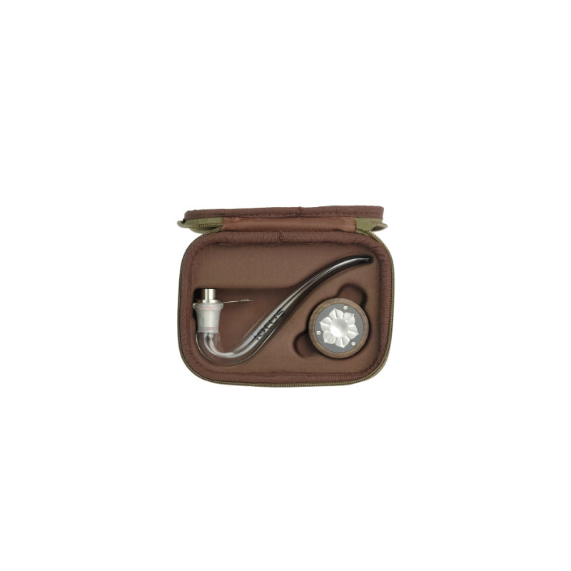 Lotus Vaporizer Kit in einer braunen Tasche, bestehend aus Flammenheizung und Zubehör für aromatisches Verdampfen.
