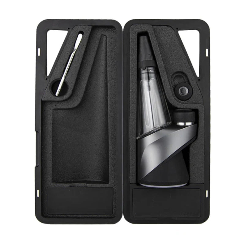 Puffco Peak Pro Travel Glass sicher verpackt in einem Transportgehäuse mit Zubehör.