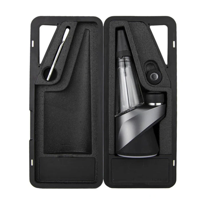 Puffco Peak Pro Travel Glass sicher verpackt in einem Transportgehäuse mit Zubehör.