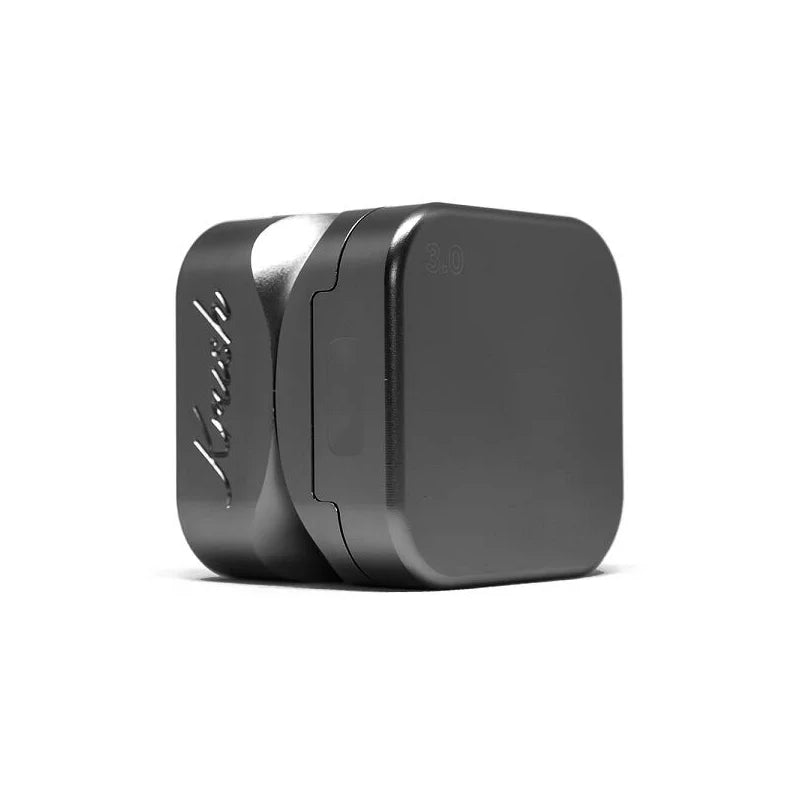 Krush Cube 3.0 Grinder in modernem, würfelförmigem Design, ideal für hochwertige Kräuter.